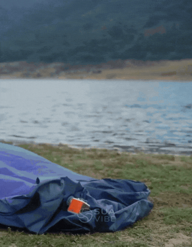 A bomba inflável 3 em 1 da SuaVibe foi criada para quem valoriza praticidade real. Com sistema elétrico recarregável e lanterna integrada, ela infla rapidamente e ainda ilumina o ambiente quando o dia termina. Compacta, resistente e eficiente, é o tipo de equipamento que reduz peso na mochila e aumenta liberdade na trilha.